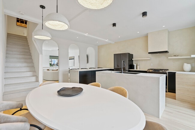 Building Photo - 4037 Penn Ave