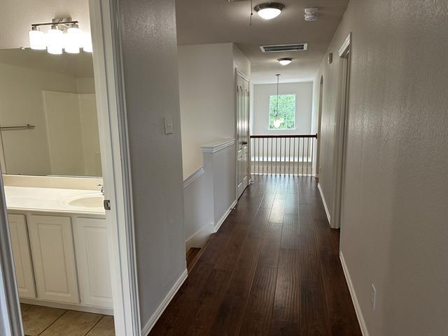 Building Photo - 2820 Cascade Cove Dr