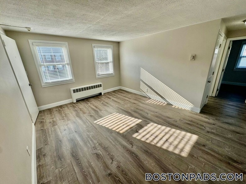 Building Photo - 108 Shawomet Ave