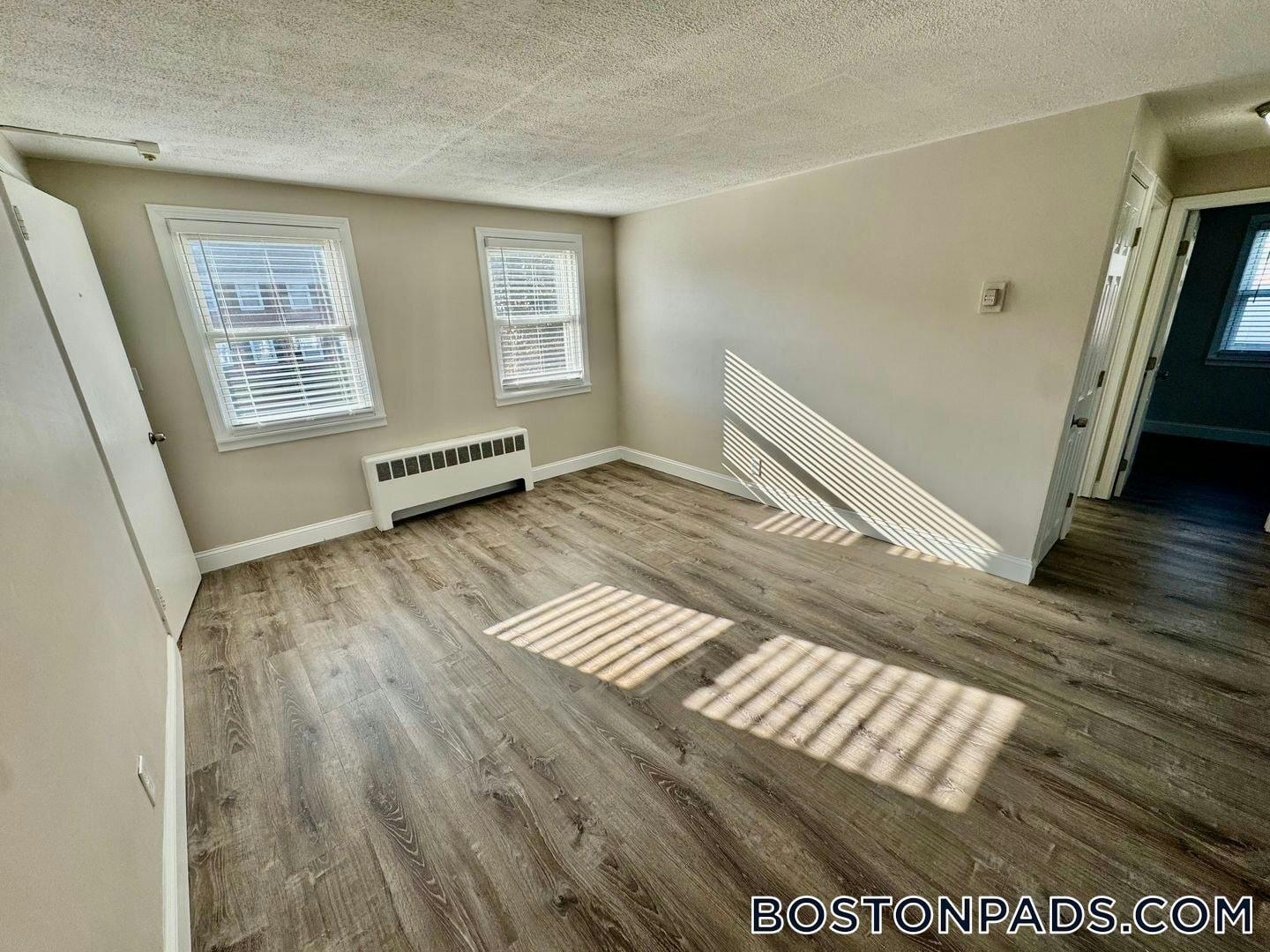 Building Photo - 123 Shawomet Ave