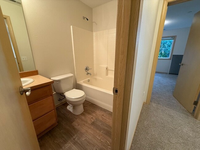 Building Photo - 3 Bedroom DuPont Home for Rent