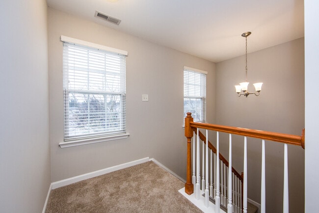 Building Photo - Great 3BD/2.5BA Home in Desirable Highland Creek!