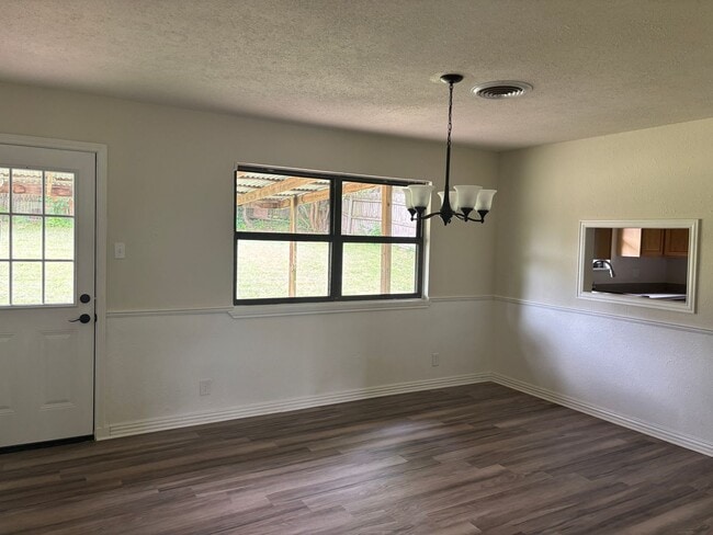 Building Photo - 3/2/1 in Quiet Neighborhood in Denison!