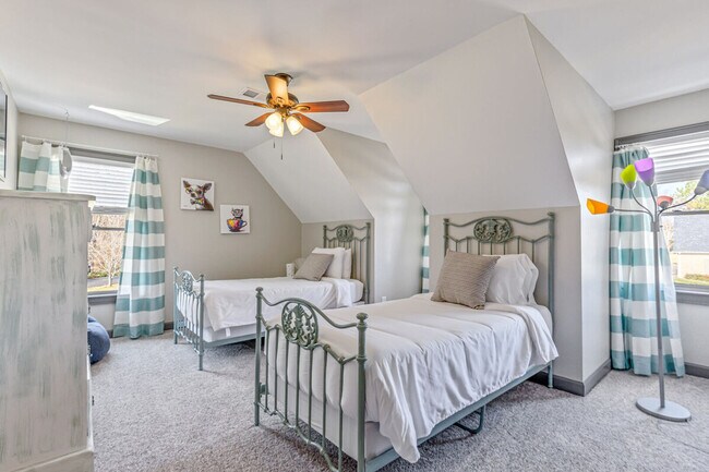 Building Photo - 10 Bridlewood Ct