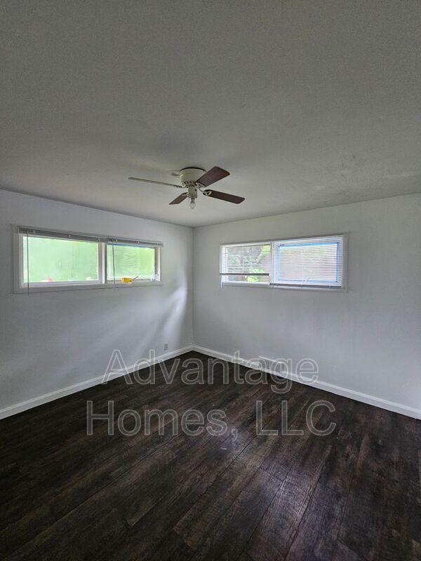 Building Photo - 11214 Crystal Ave