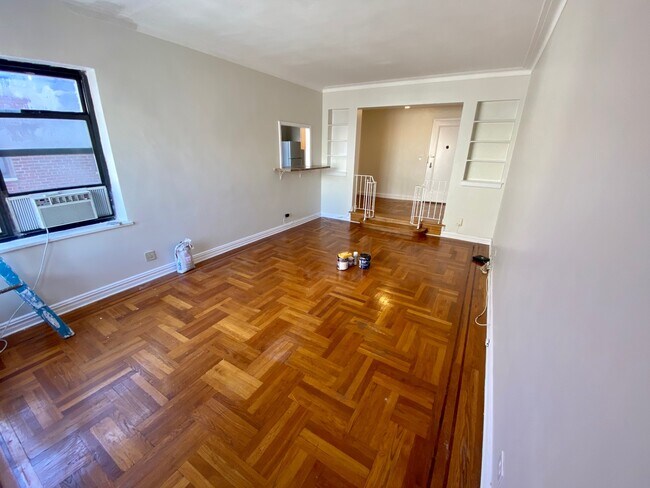 Building Photo - 256 Martine Ave