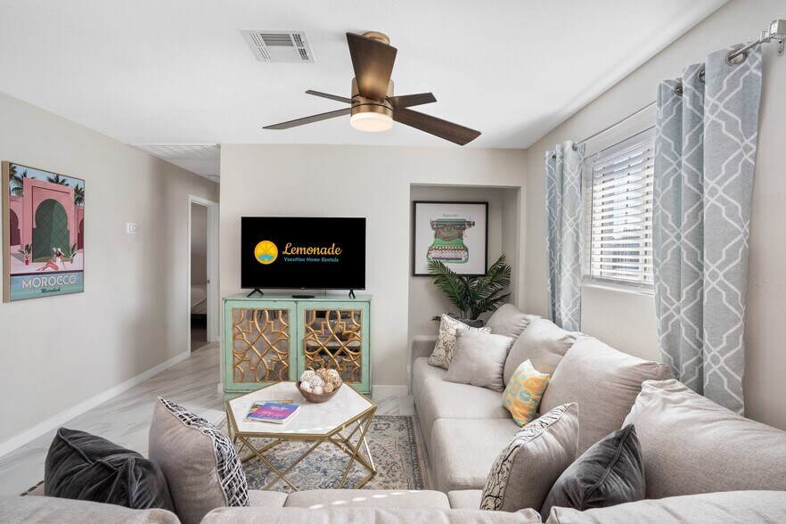 Building Photo - 7902 E Latham St