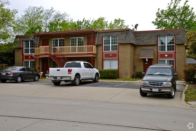 Primary Photo - 411 S Dooley St