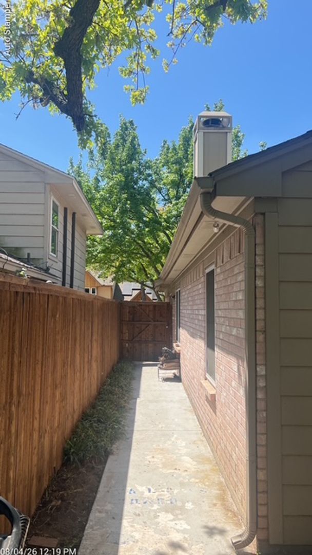 Building Photo - 903 Love Wood Ln