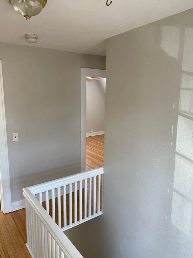 Building Photo - 74 E Iroquois Rd