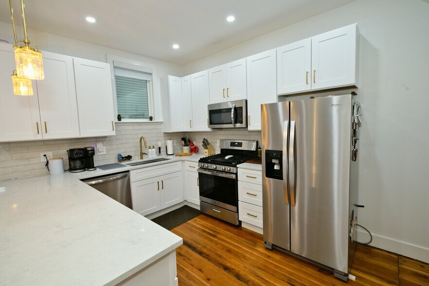 Kitchen - 1021 Pennsylvania Ave