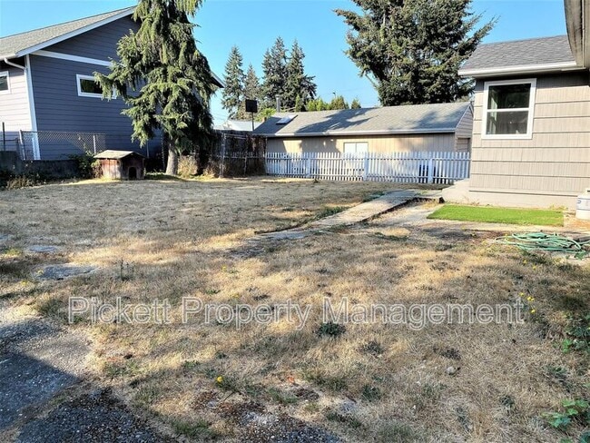 Building Photo - 631 Bertha Ave