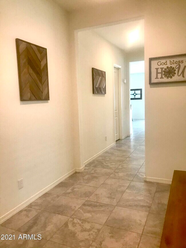 Building Photo - 9565 E Theia Dr