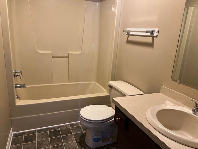 Building Photo - Lynn