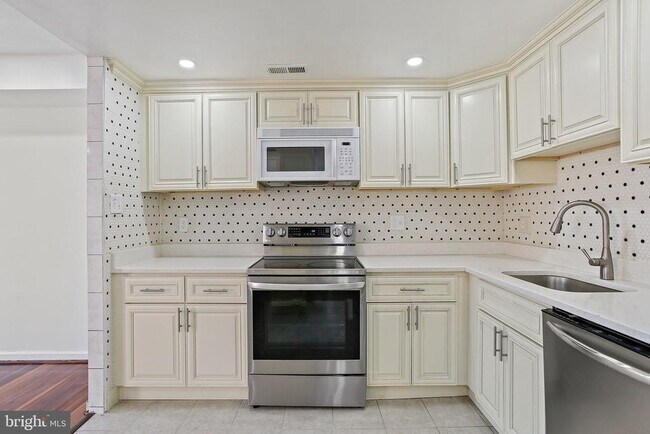 Building Photo - 6317 Park Heights Ave