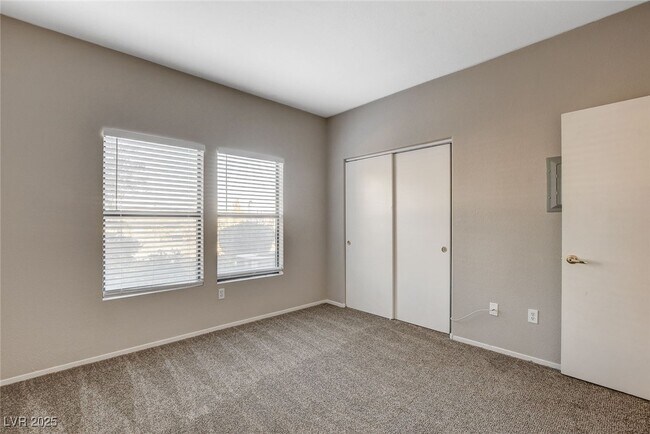 Building Photo - 8250 N Grand Canyon Dr