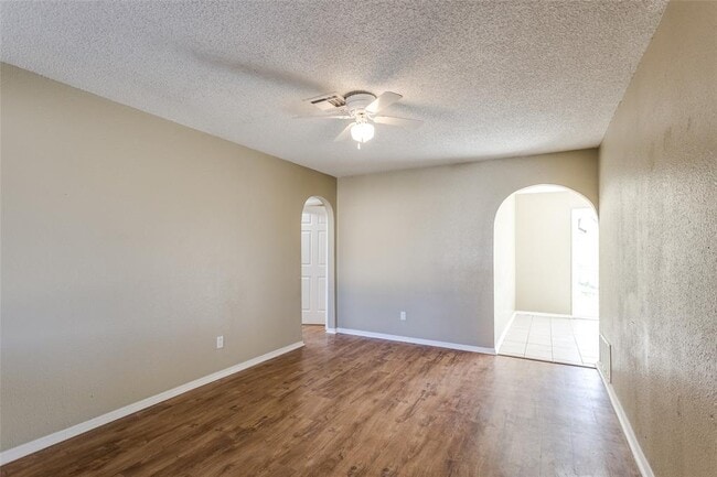 Building Photo - 645 Lloyd Ave