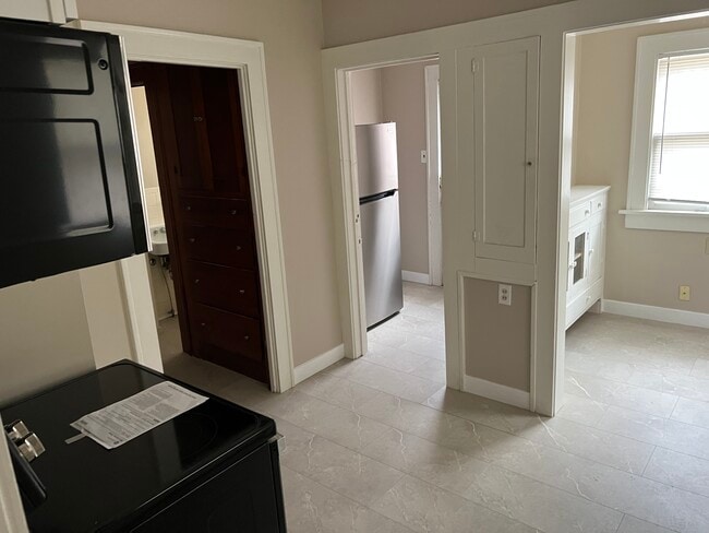 Kitchen - 1214 W Murdock St