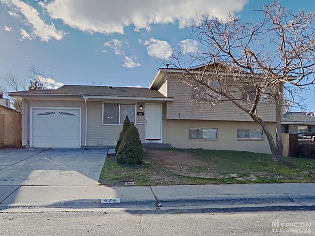Primary Photo - 673 James Ln