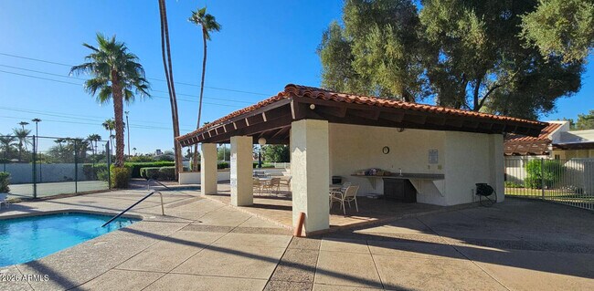Building Photo - 4014 E Cortez St