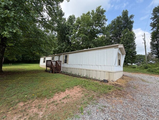Building Photo - Semi-Country Living