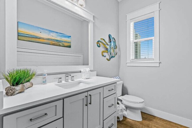 Building Photo - 14324 Front Beach Rd