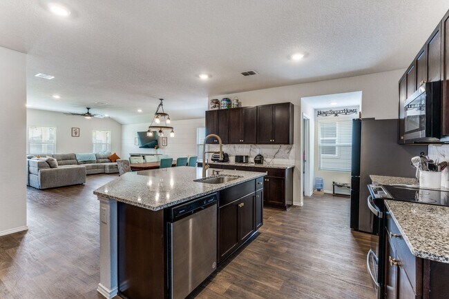 Building Photo - 816 Indigo Wy
