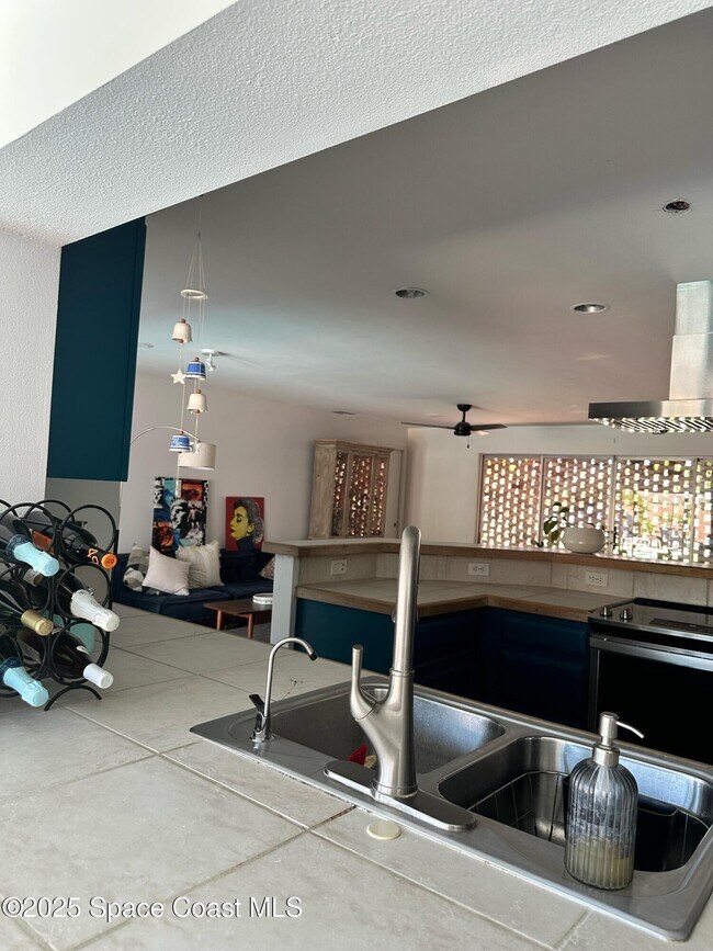 Building Photo - 302 W Osceola Ln