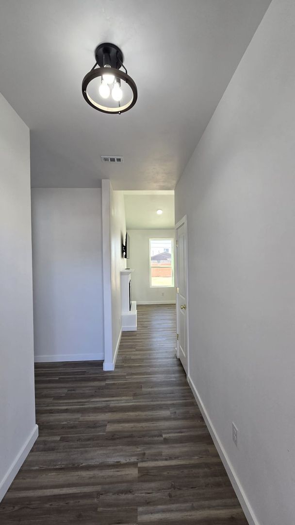 Building Photo - 1011 N Carol Ave