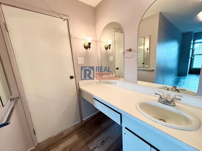 Building Photo - 2880 S Locust St