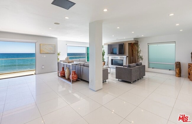 Building Photo - 26050 CA-1