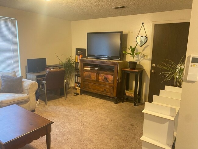 Building Photo - 1B/1B Pet Friendly Apartment South of BYU