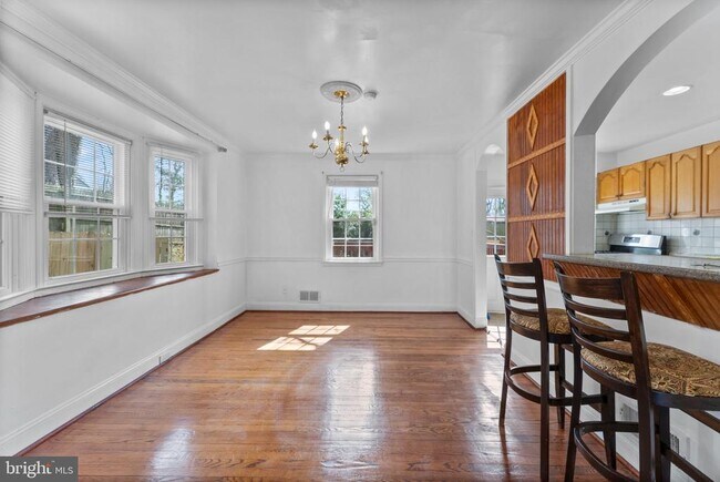 Building Photo - 633 Walker Ave