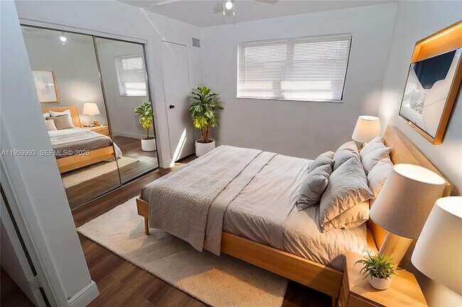 Building Photo - 1206 N 22nd Ave