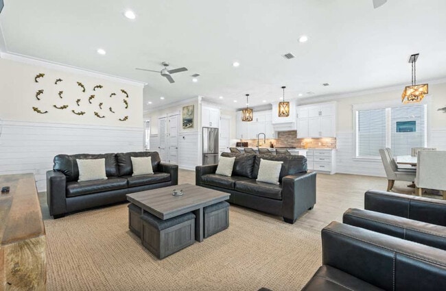 Building Photo - 322 E Lakeshore Dr