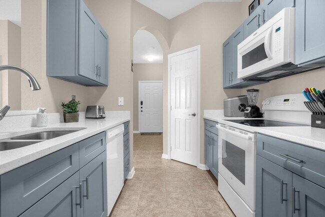 Building Photo - 2307 Silver Palm Dr