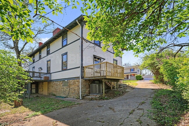 Building Photo - 2220 Salvador St