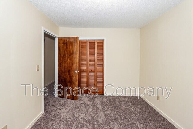 Building Photo - 2020 Coldspring Dr