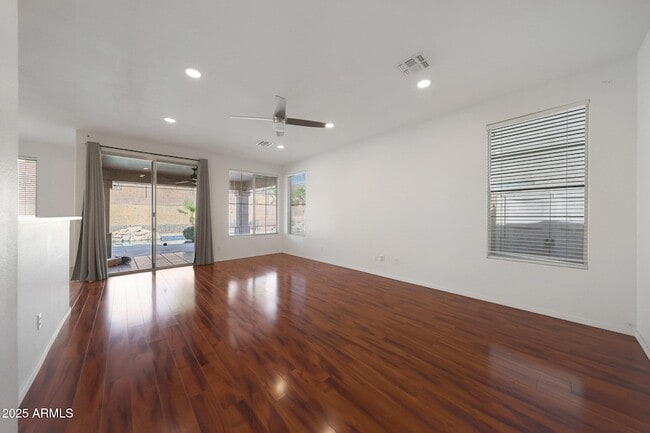 Building Photo - 1642 W Windsong Dr