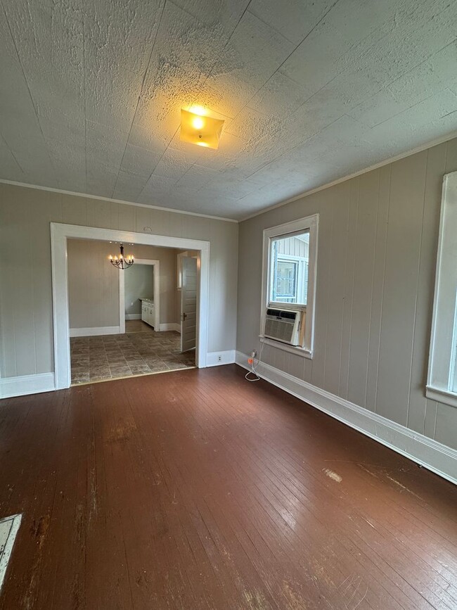 Building Photo - 927 Highland Ave