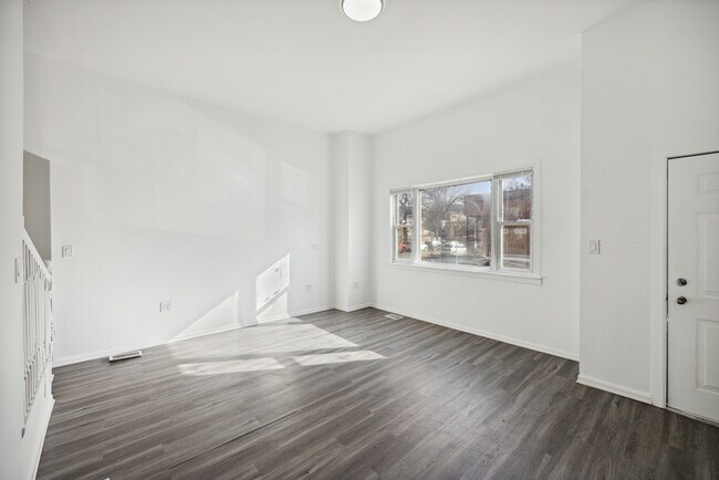 Building Photo - 2702 S Spaulding Ave