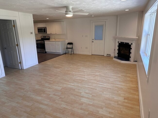 Building Photo - 39 Raymond St