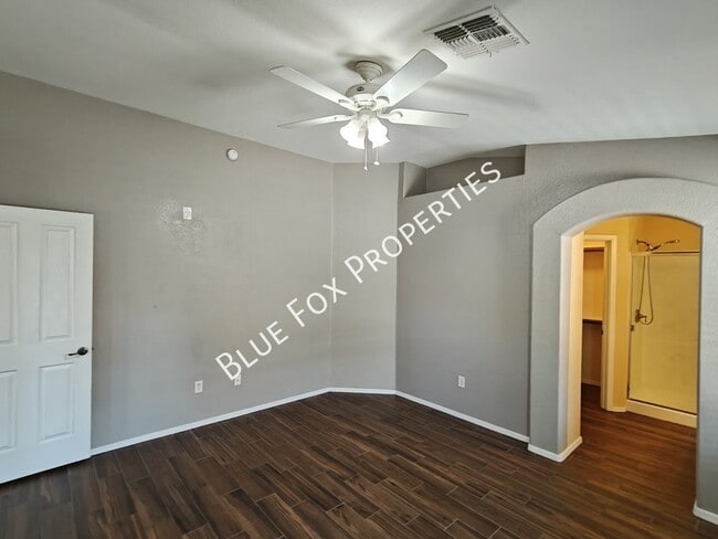 Building Photo - 2122 E Calle Arroyo Lindo