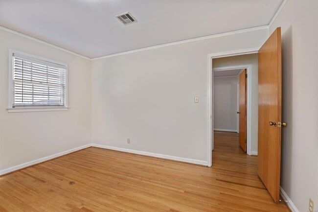 Building Photo - 839 Greg Dr