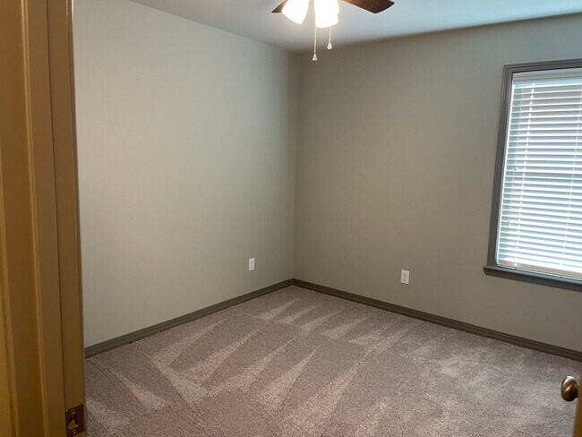 Building Photo - 104 Pr Crk Rd