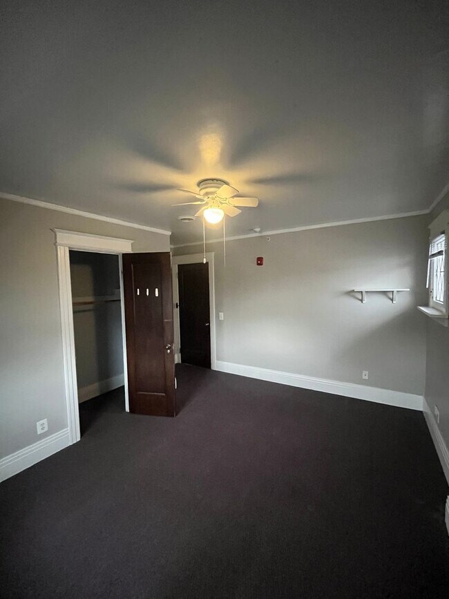 Building Photo - 2729 Dewey Ave