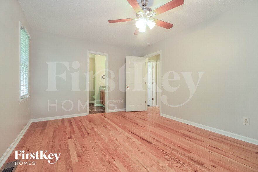 Building Photo - 124 Spring Dr