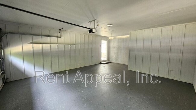 Building Photo - 1007 Strawberry Ln