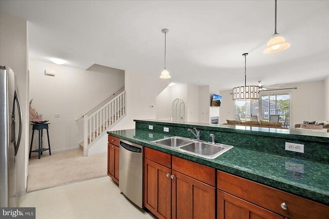 Building Photo - 38259 Lake Dr