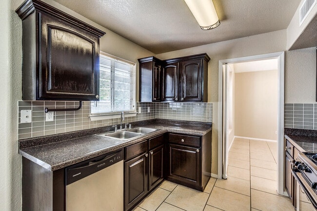 Building Photo - 900 Tecate Pl
